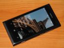 Nokia Lumia 800 na zádech